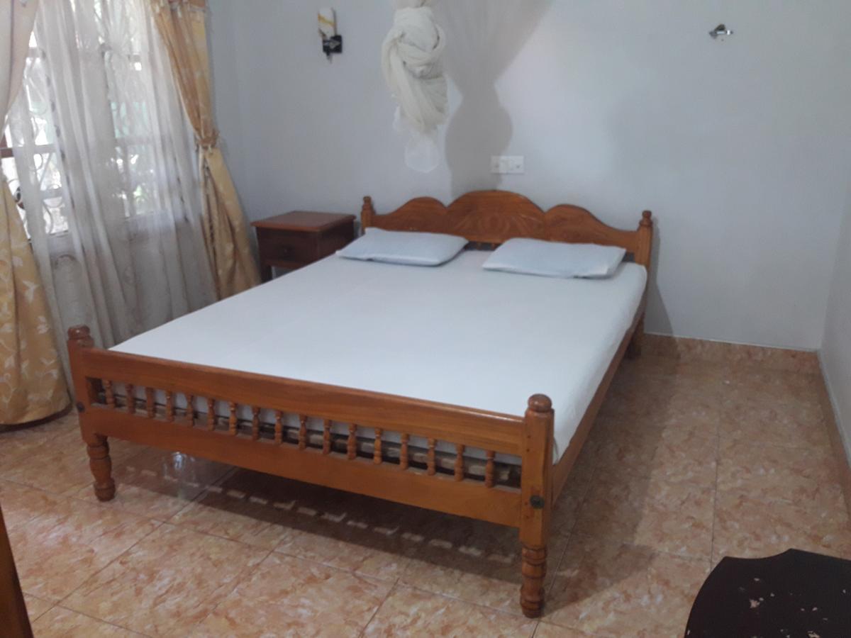 New Land Guest House 바티칼로아 외부 사진