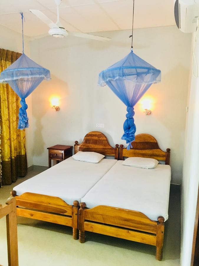 New Land Guest House 바티칼로아 외부 사진