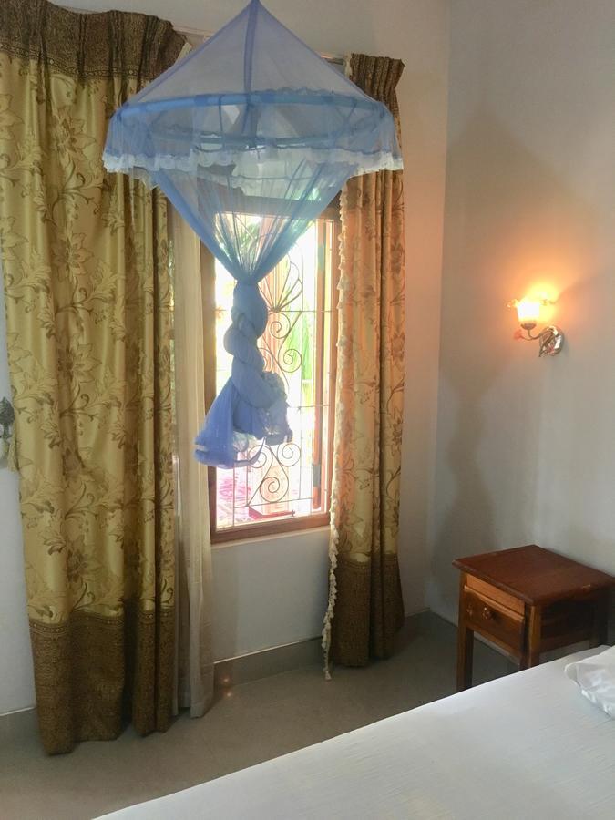 New Land Guest House 바티칼로아 외부 사진