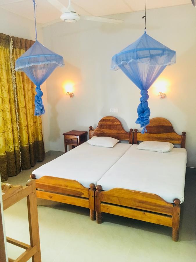 New Land Guest House 바티칼로아 외부 사진