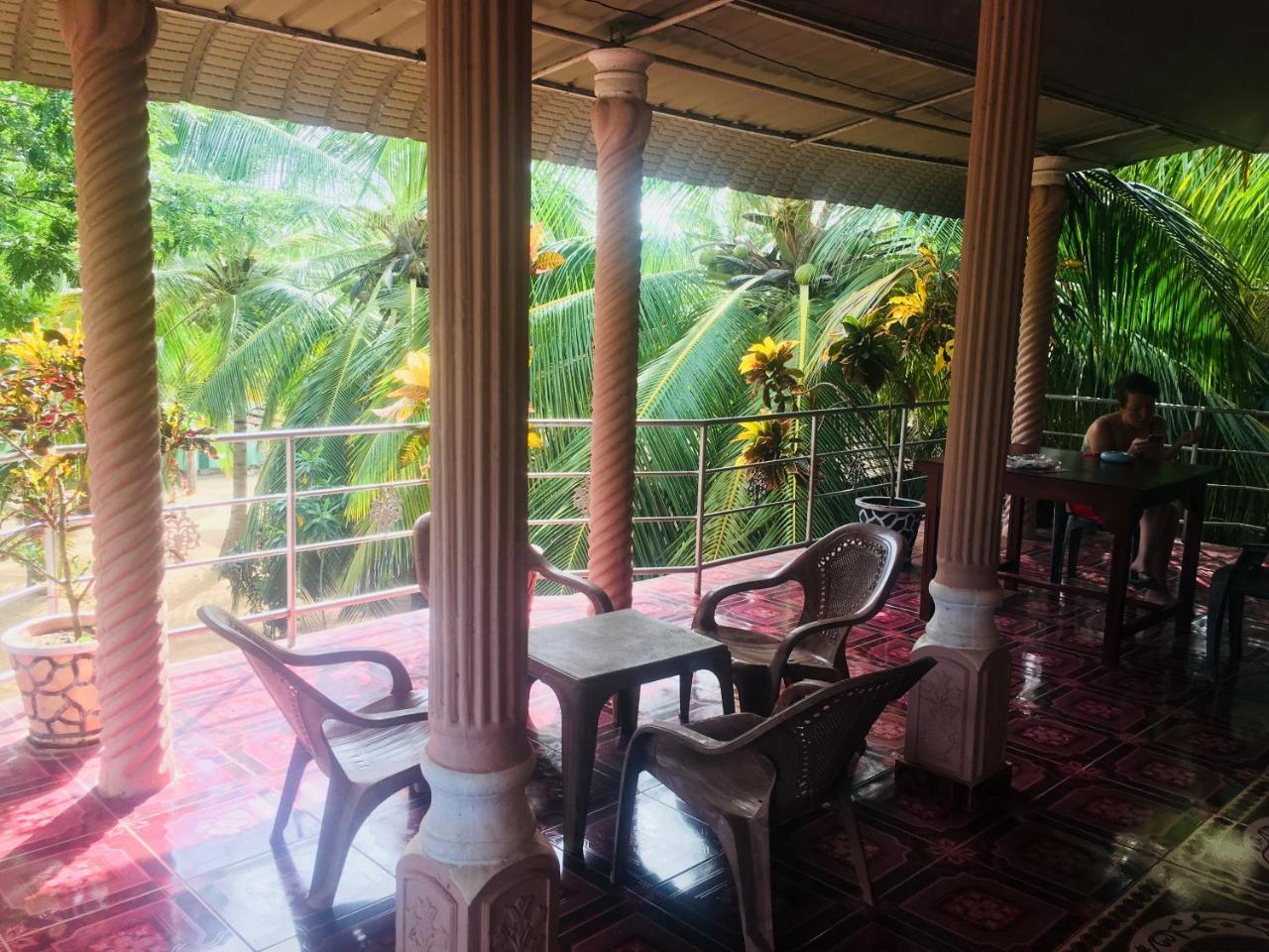 New Land Guest House 바티칼로아 외부 사진